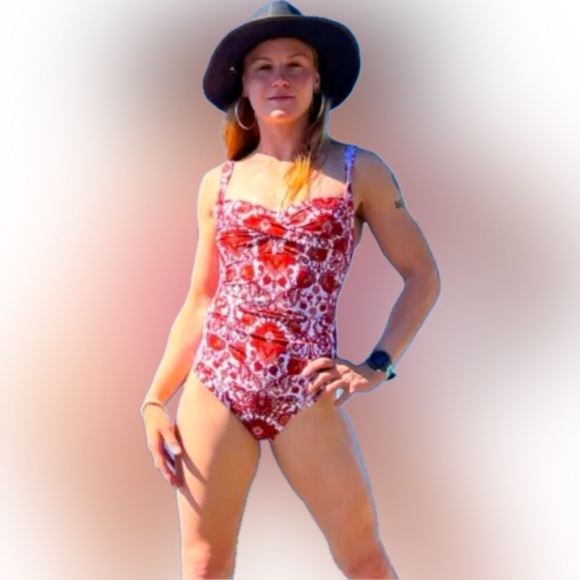 NWT NIPTUCK SWIM red bandana style size 4
Niptuck One Piece Swim - Picture 1 of 10